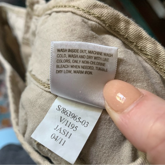 Old Navy Khaki Cargo Shorts, Size 6 - Picture 5 of 10